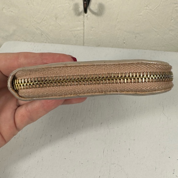 MIU MIU Vernice Crocodile Embossed Calfskin Zip Around Wallet neutral #H038 - Picture 4 of 6